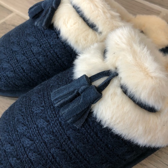 Clarks Slippers - Picture 2 of 8